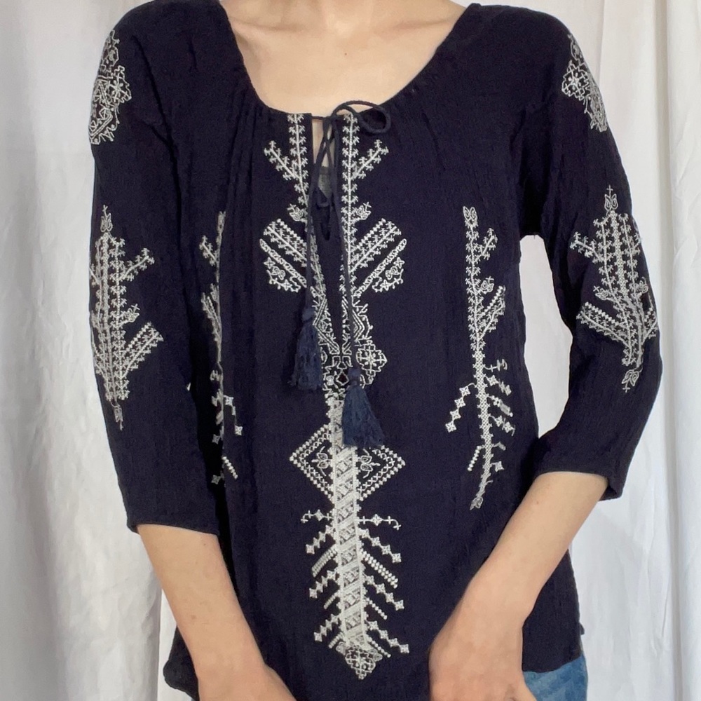 Embroidered F21 navy blouse